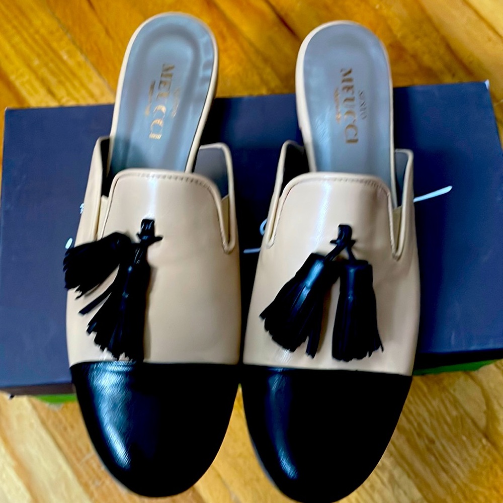 Flash Sale: Nude & Black Cap Toed Mules